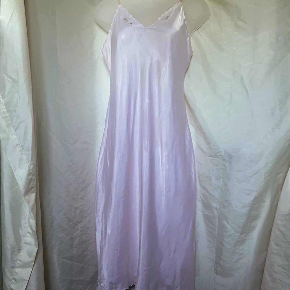 🩰 Vintage 80s Debbie Barbizon Silk Satin Scalloped Embroidered Night Gown Slip